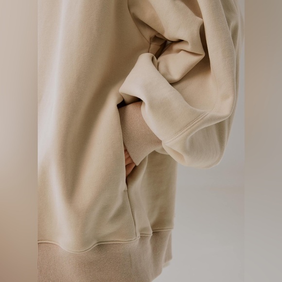 LIT Active Whisper Oversized Turtleneck in Cream sz: Small - Picture 2 of 11